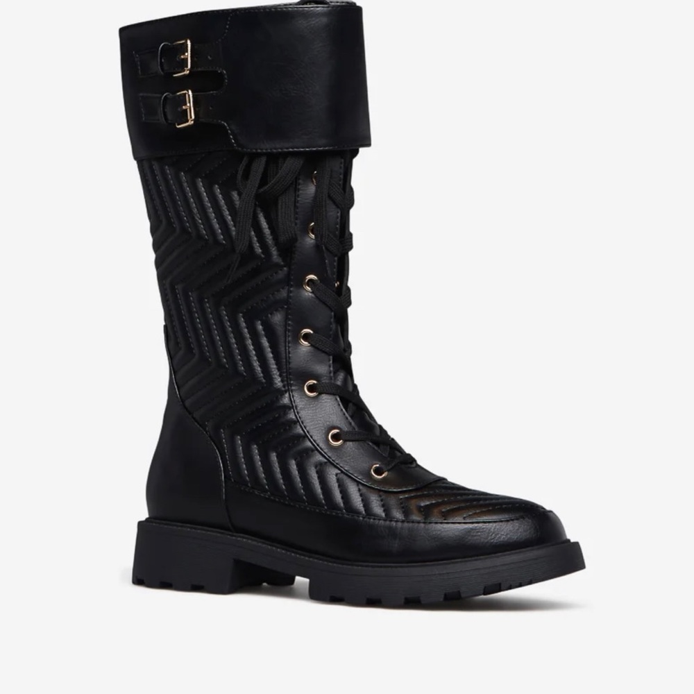 Cute black boots